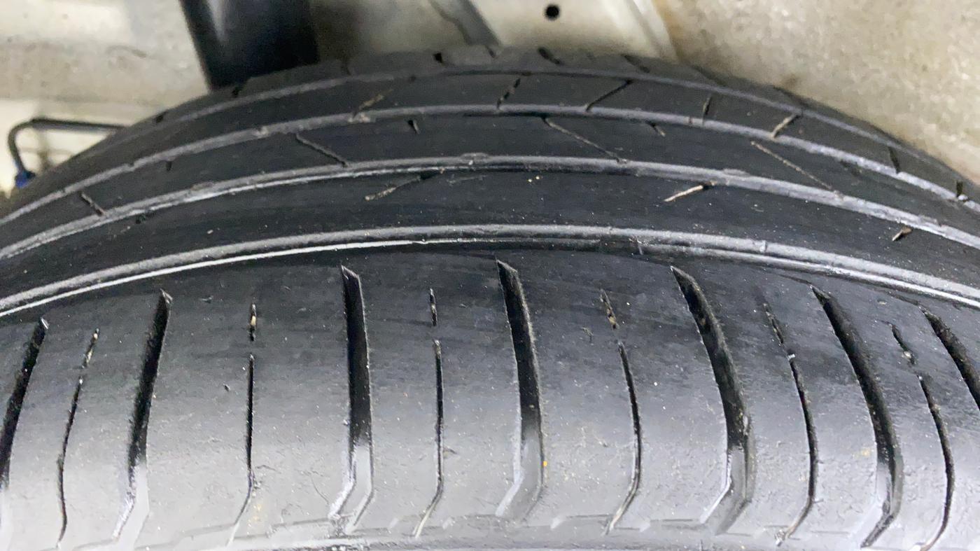 2020 Hyundai VENUE 1.0L Turbo GDI SX MT, Petrol, Manual, 30,227 km, Right Rear Tyre Tread
