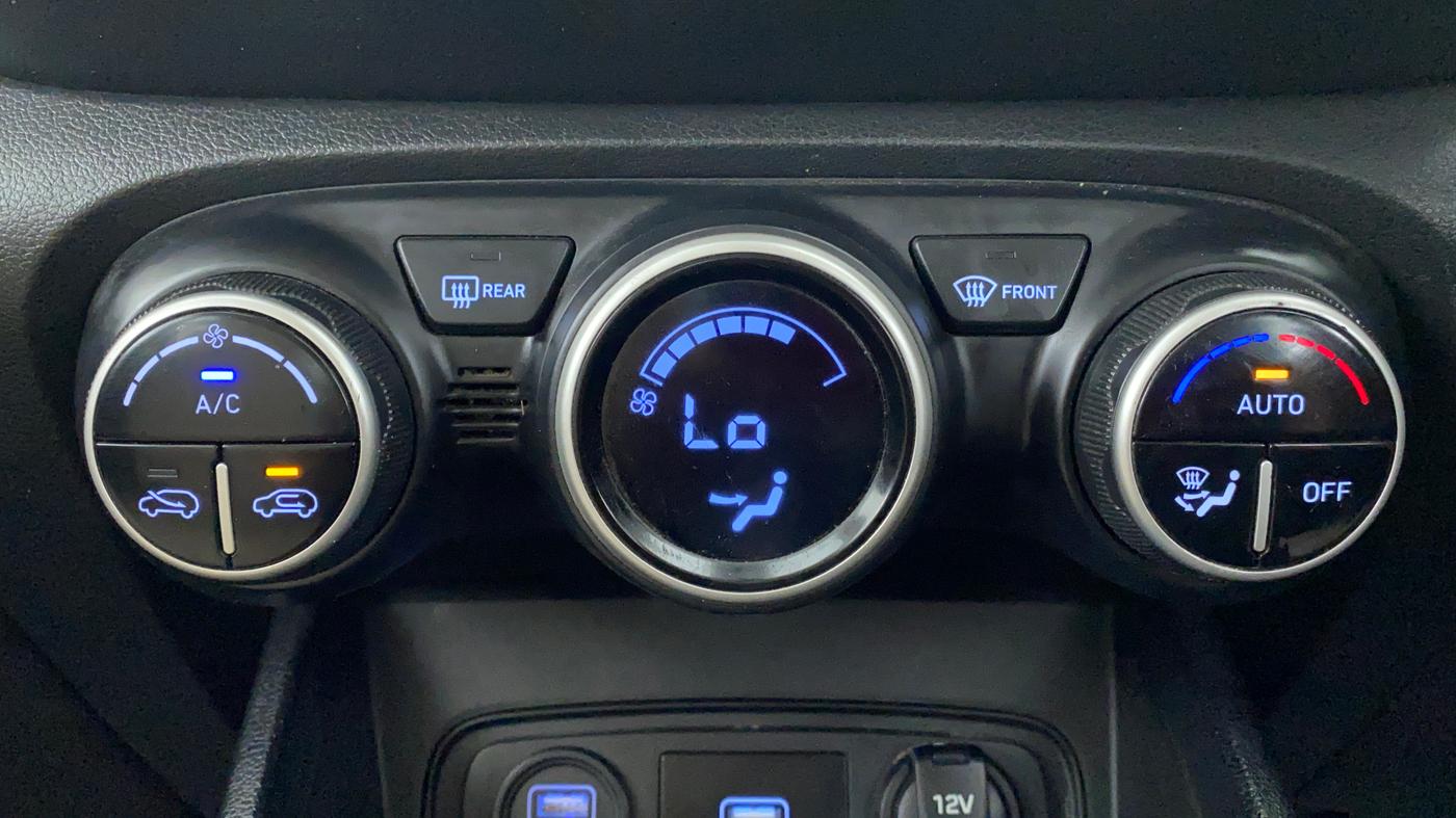 2020 Hyundai VENUE 1.0L Turbo GDI SX MT, Petrol, Manual, 30,227 km, Automatic Climate Control