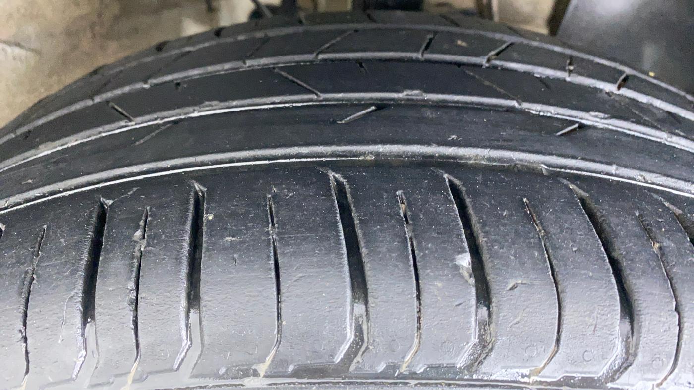 2020 Hyundai VENUE 1.0L Turbo GDI SX MT, Petrol, Manual, 30,227 km, Right Front Tyre Tread
