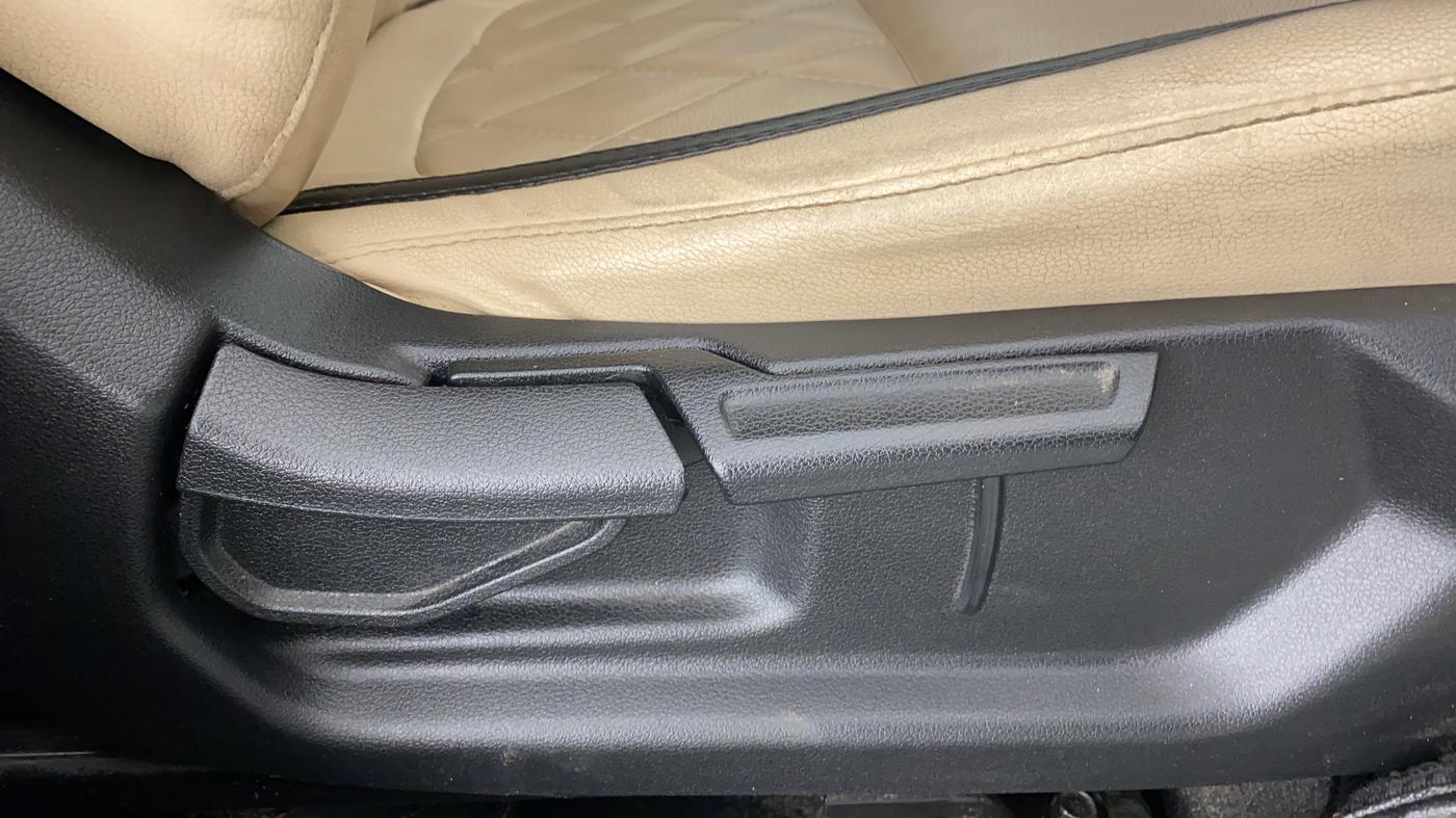 2020 Hyundai VENUE 1.0L Turbo GDI SX MT, Petrol, Manual, 30,227 km, Driver Side Adjustment Panel