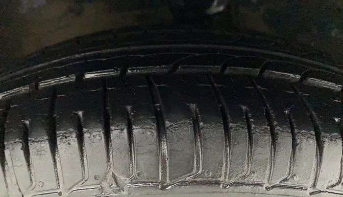 2011 Hyundai i10 MAGNA 1.2, Petrol, Manual, 82,088 km, Right Front Tyre Tread