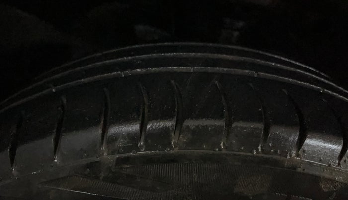 2014 Maruti Wagon R 1.0 VXI, Petrol, Manual, 75,577 km, Right Front Tyre Tread