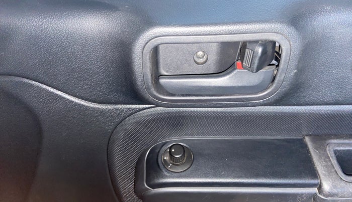 2021 Mahindra Thar LX D 4WD AT CONVERTIBLE, Diesel, Automatic, 63,814 km, Driver Side Door Panels Control