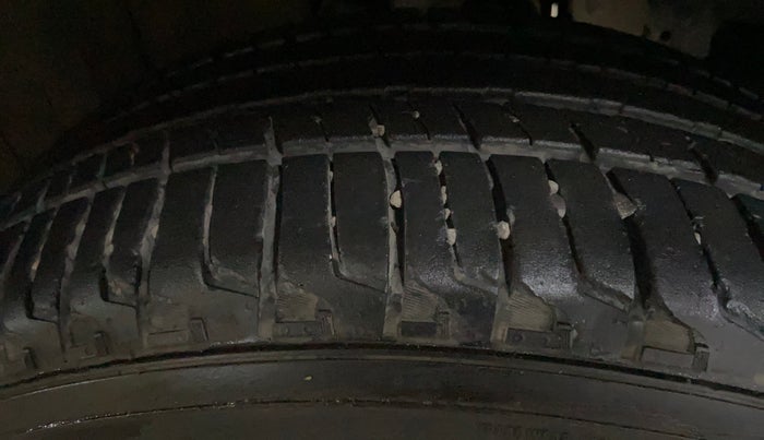 2021 Mahindra Thar LX D 4WD AT CONVERTIBLE, Diesel, Automatic, 63,814 km, Right Front Tyre Tread