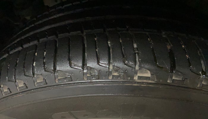 2021 Mahindra Thar LX D 4WD AT CONVERTIBLE, Diesel, Automatic, 63,814 km, Left Front Tyre Tread