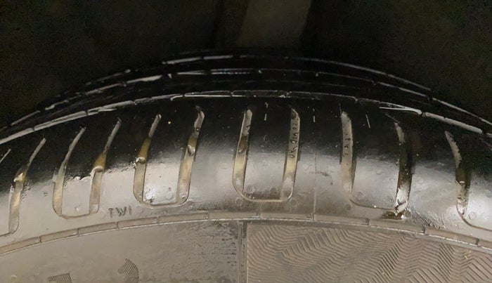 2014 Skoda Superb ELEGANCE 1.8 TSI AT, Petrol, Automatic, 74,204 km, Right Rear Tyre Tread