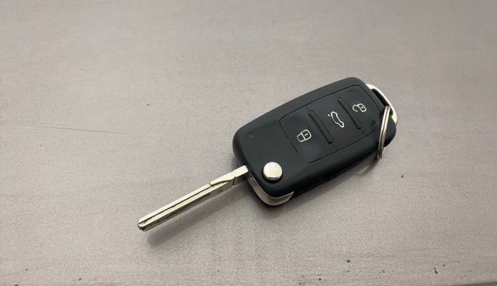 2014 Skoda Superb ELEGANCE 1.8 TSI AT, Petrol, Automatic, 74,204 km, Key Close Up