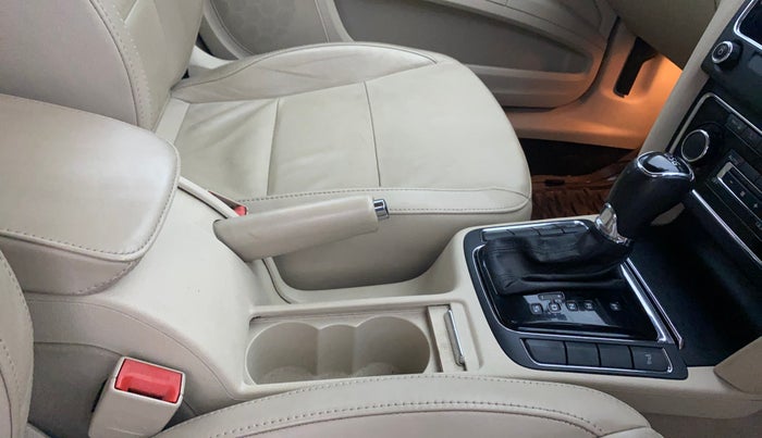 2014 Skoda Superb ELEGANCE 1.8 TSI AT, Petrol, Automatic, 74,204 km, Gear Lever