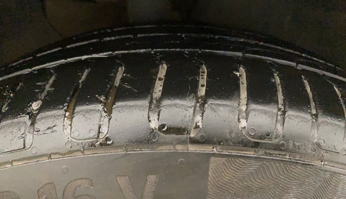 2014 Skoda Superb ELEGANCE 1.8 TSI AT, Petrol, Automatic, 74,204 km, Right Front Tyre Tread