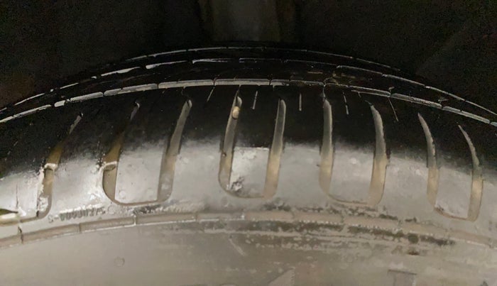 2014 Skoda Superb ELEGANCE 1.8 TSI AT, Petrol, Automatic, 74,204 km, Left Rear Tyre Tread