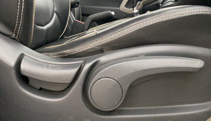 2017 Hyundai Creta SX PLUS 1.6 PETROL, Petrol, Manual, 1,15,309 km, Driver Side Adjustment Panel