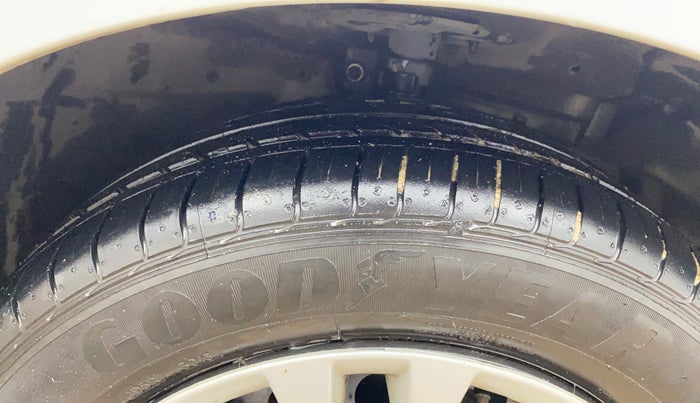 2017 Maruti Ciaz VXI+, Petrol, Manual, 83,394 km, Right Front Tyre Tread