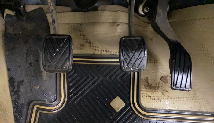 2017 Maruti Ciaz VXI+, Petrol, Manual, 83,394 km, Pedals