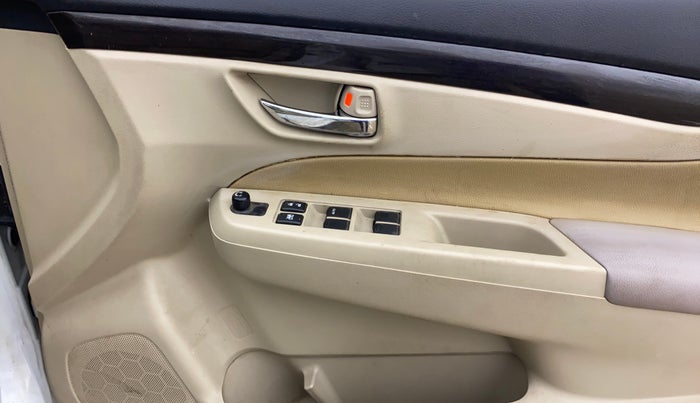 2017 Maruti Ciaz VXI+, Petrol, Manual, 83,394 km, Driver Side Door Panels Control