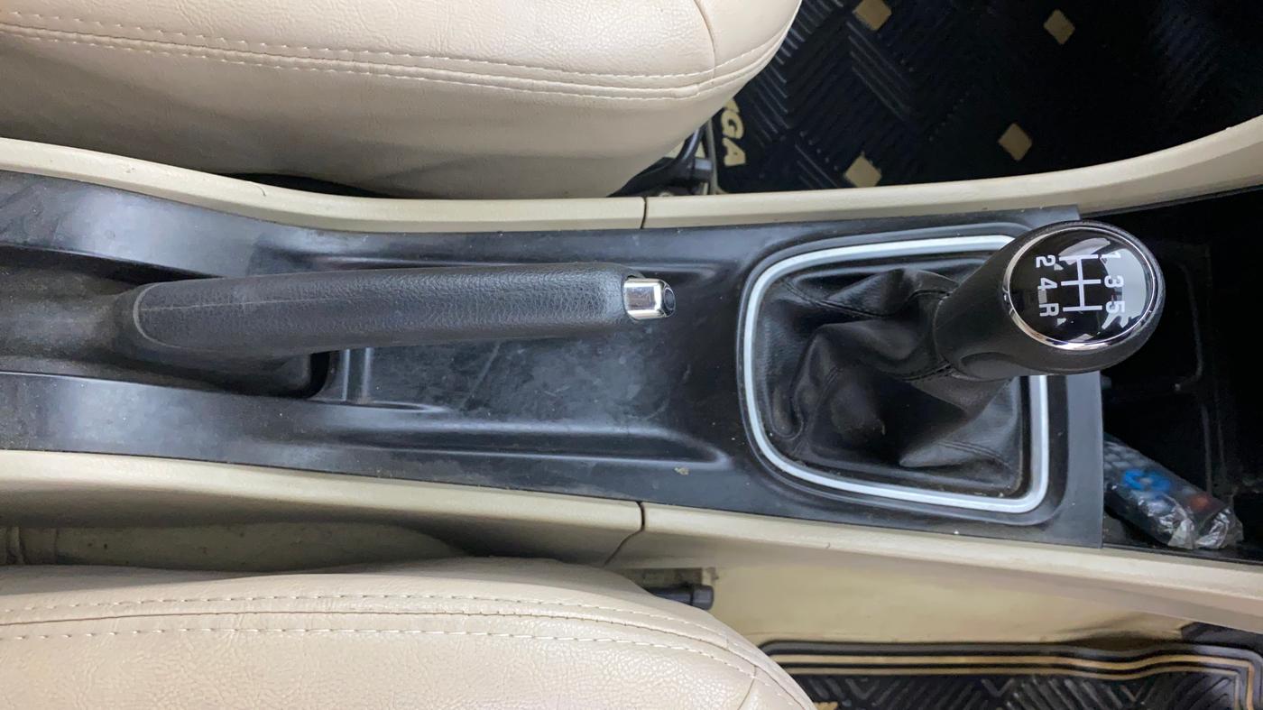 2017 Maruti Ciaz VXI+, Petrol, Manual, 83,394 km, Gear Lever