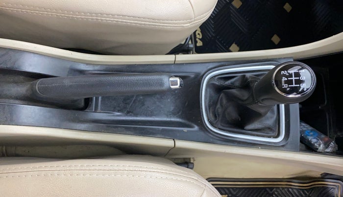 2017 Maruti Ciaz VXI+, Petrol, Manual, 83,394 km, Gear Lever