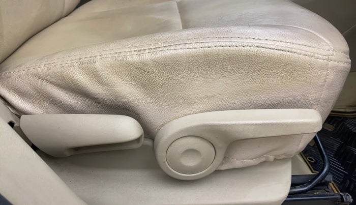 2017 Maruti Ciaz VXI+, Petrol, Manual, 83,394 km, Driver Side Adjustment Panel