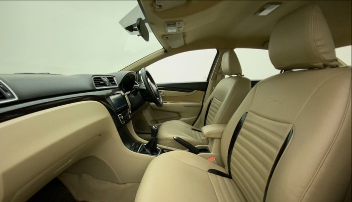 2015 Maruti Ciaz VXI+, Petrol, Manual, 44,237 km, Right Side Front Door Cabin