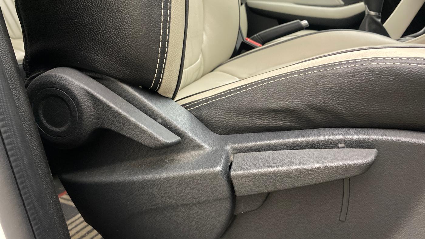 2022 MG ASTOR SUPER EX 1.5 MT, Petrol, Manual, 39,149 km, Driver Side Adjustment Panel