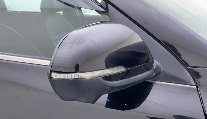2021 KIA SELTOS GTX PLUS DCT 1.4 PETROL, Petrol, Automatic, 21,581 km, Right rear-view mirror - Indicator light has minor damage
