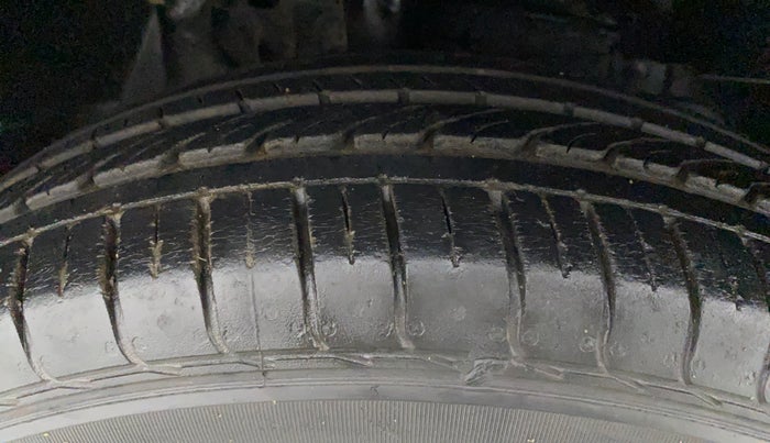 2018 Tata NEXON XM PETROL, Petrol, Manual, 17,476 km, Right Front Tyre Tread