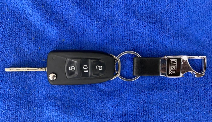 2018 Tata NEXON XM PETROL, Petrol, Manual, 17,476 km, Key Close Up