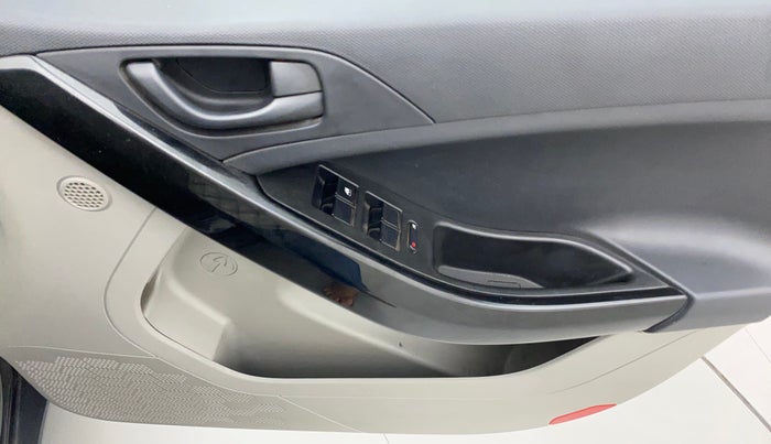 2018 Tata NEXON XM PETROL, Petrol, Manual, 17,476 km, Driver Side Door Panels Control