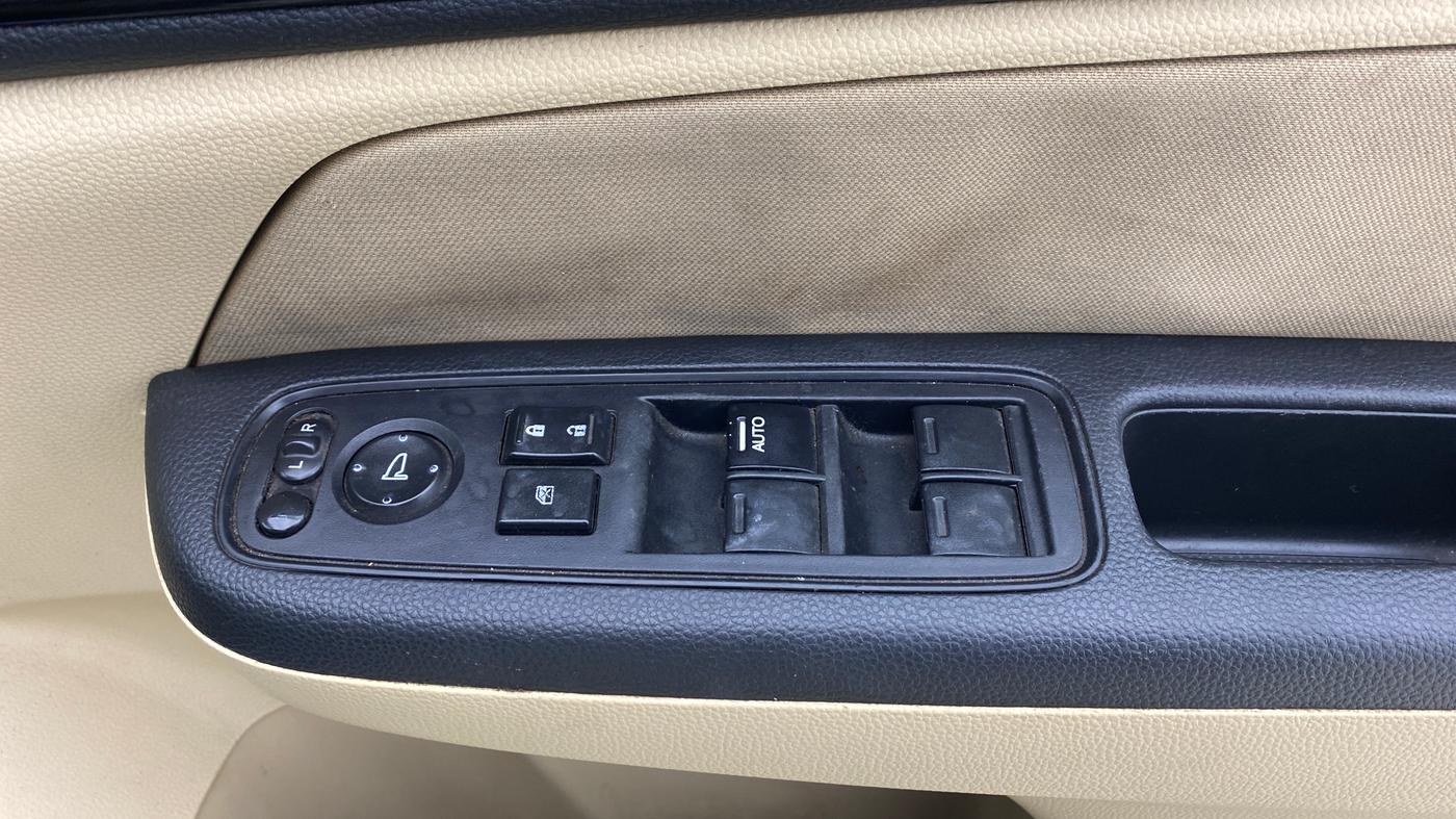 2019 Honda Amaze 1.2L I-VTEC VX CVT, Petrol, Automatic, 70,444 km, Driver Side Door Panels Control