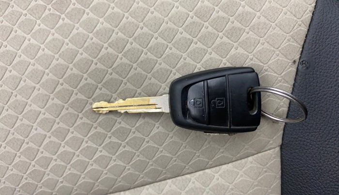 2018 Hyundai NEW SANTRO ASTA MT, Petrol, Manual, 41,252 km, Key Close Up