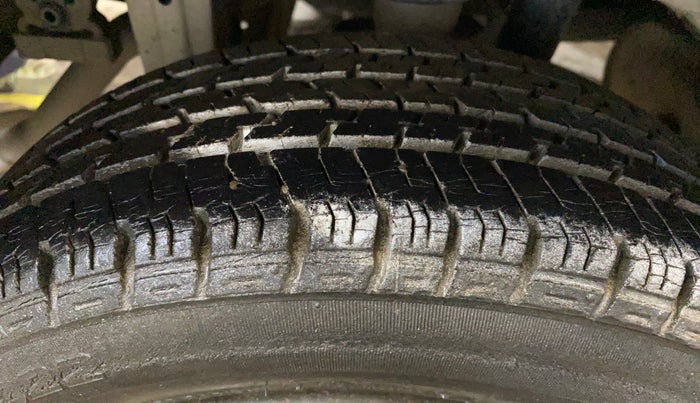 2015 Maruti Alto K10 VXI, Petrol, Manual, 27,754 km, Right Rear Tyre Tread