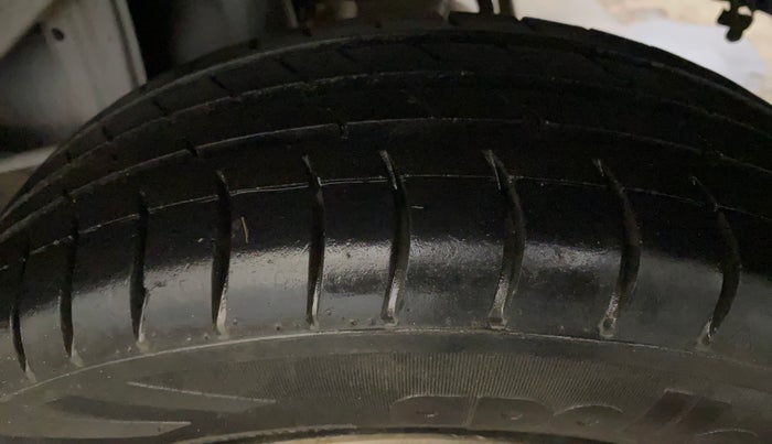 2015 Maruti Alto K10 VXI, Petrol, Manual, 27,754 km, Left Rear Tyre Tread