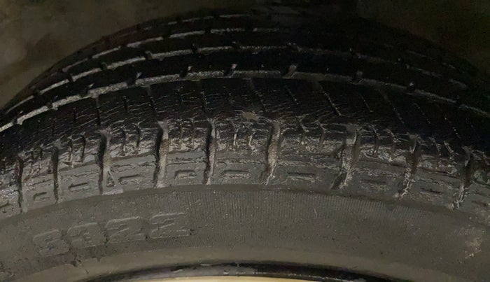 2015 Maruti Alto K10 VXI, Petrol, Manual, 27,754 km, Left Front Tyre Tread