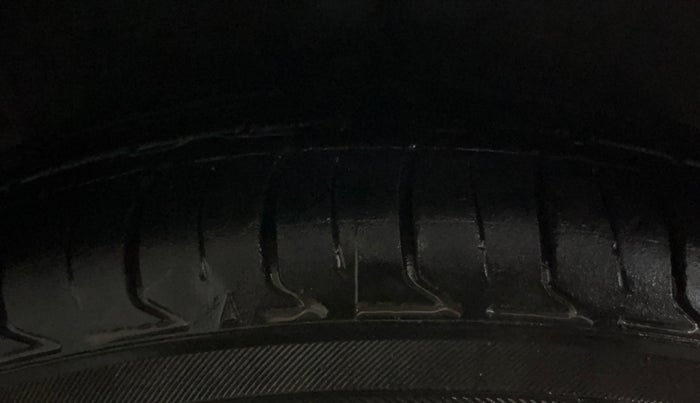 2015 Hyundai Grand i10 SPORTZ 1.2 KAPPA VTVT, CNG, Manual, 75,804 km, Right Rear Tyre Tread