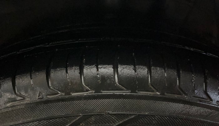 2015 Hyundai Grand i10 SPORTZ 1.2 KAPPA VTVT, CNG, Manual, 75,804 km, Left Rear Tyre Tread