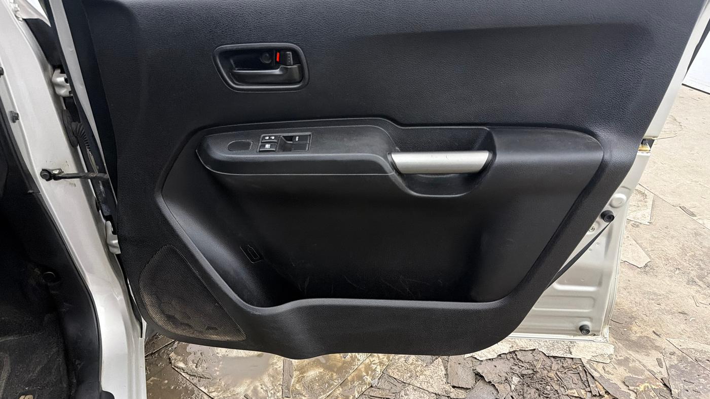 2021 Maruti IGNIS SIGMA 1.2, Petrol, Manual, 58,279 km, Driver Side Door Panels Control