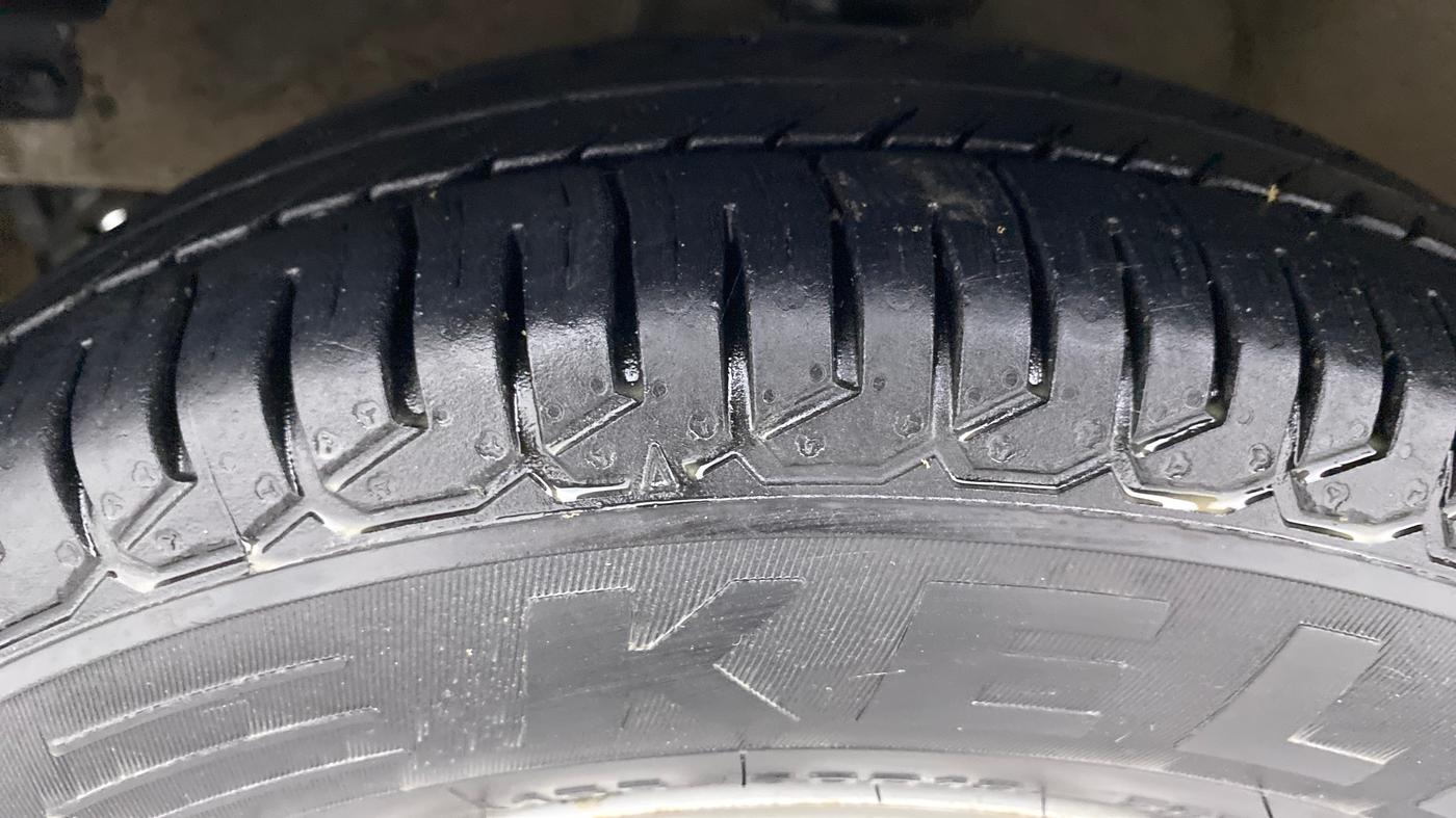 2016 Hyundai i10 MAGNA 1.1 IRDE2, Petrol, Manual, 36,291 km, Left Front Tyre Tread