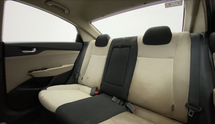 2018 Hyundai Verna 1.6 CRDI SX + AT, Diesel, Automatic, 98,660 km, Right Side Rear Door Cabin
