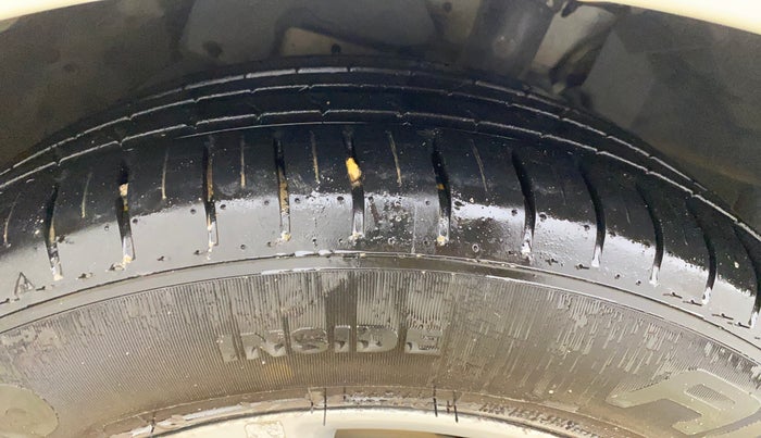 2020 Ford Ecosport TITANIUM 1.5L DIESEL, Diesel, Manual, 1,40,261 km, Left Front Tyre Tread