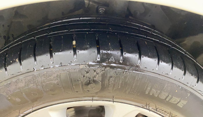 2020 Ford Ecosport TITANIUM 1.5L DIESEL, Diesel, Manual, 1,40,261 km, Right Front Tyre Tread