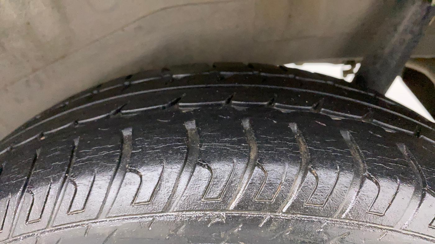 2015 Maruti Wagon R 1.0 VXI, CNG, Manual, 30,137 km, Left Rear Tyre Tread