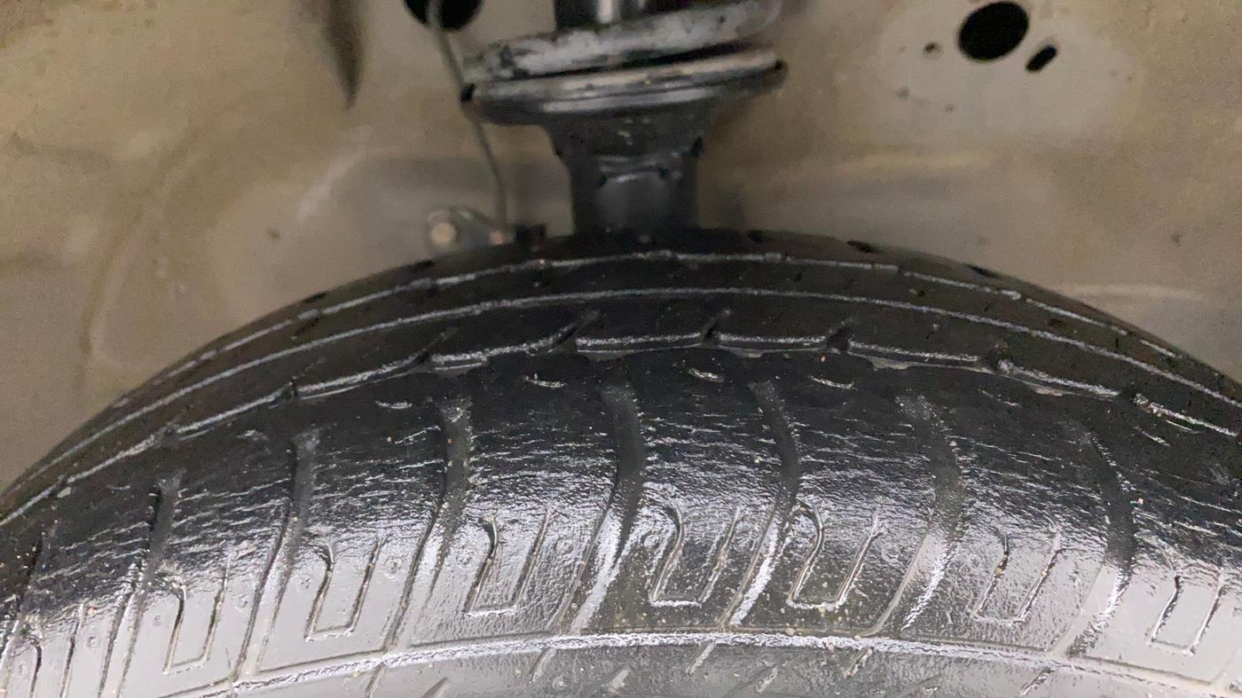 2015 Maruti Wagon R 1.0 VXI, CNG, Manual, 30,137 km, Right Front Tyre Tread
