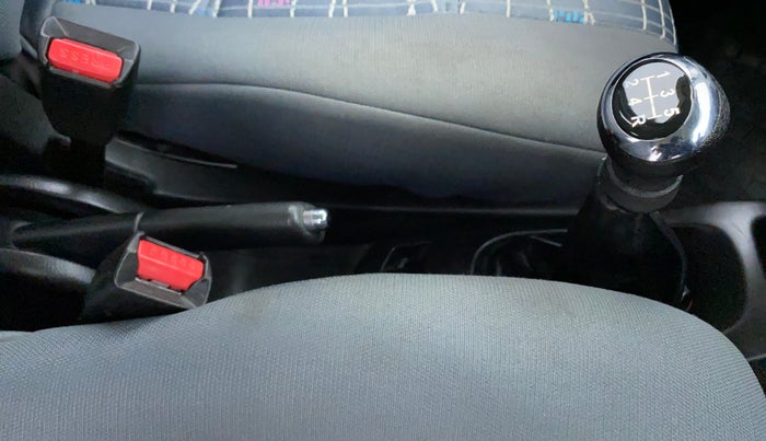 2015 Maruti Wagon R 1.0 VXI, Petrol, Manual, 30,137 km, Gear Lever
