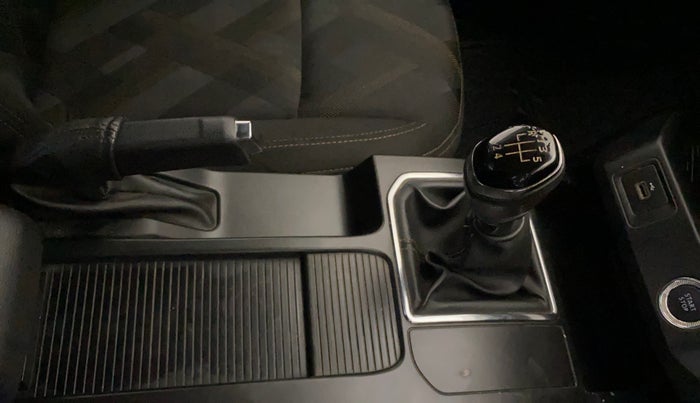 2022 Renault Kiger RXT MT, Petrol, Manual, 30,854 km, Gear Lever