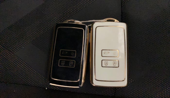 2022 Renault Kiger RXT MT, Petrol, Manual, 30,854 km, Key Close Up