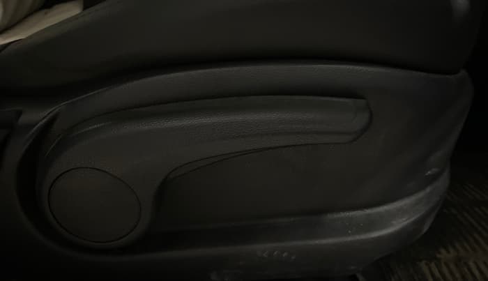 2018 Hyundai Elite i20 SPORTZ 1.2, Petrol, Manual, 82,309 km, Driver Side Adjustment Panel