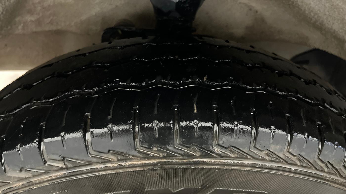 2023 Maruti Eeco 5 STR AC CNG, CNG, Manual, 67,042 km, Left Front Tyre Tread