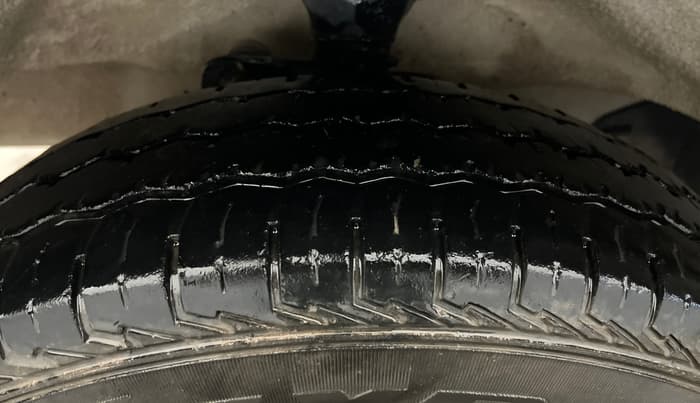 2023 Maruti Eeco 5 STR AC CNG, CNG, Manual, 67,042 km, Left Front Tyre Tread