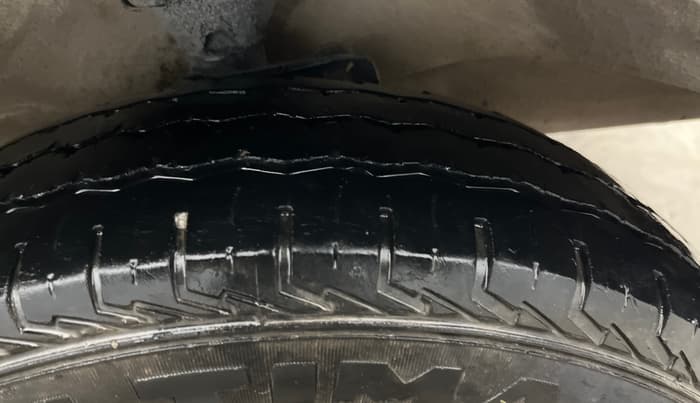 2023 Maruti Eeco 5 STR AC CNG, CNG, Manual, 67,042 km, Right Front Tyre Tread
