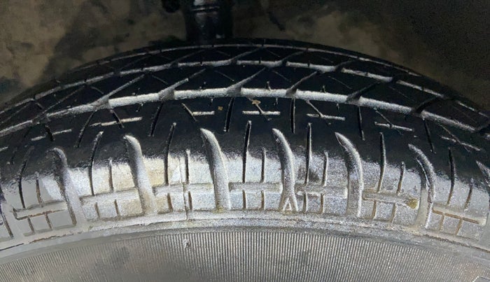 2010 Maruti Swift VXI, Petrol, Manual, 89,048 km, Left Front Tyre Tread
