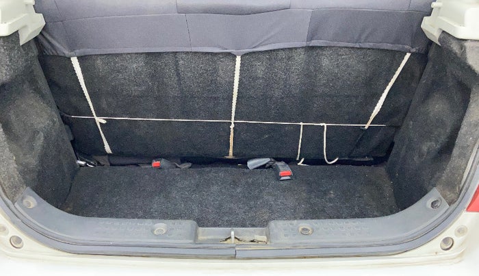 2010 Maruti Swift VXI, Petrol, Manual, 89,048 km, Dicky (Boot door) - Parcel tray missing